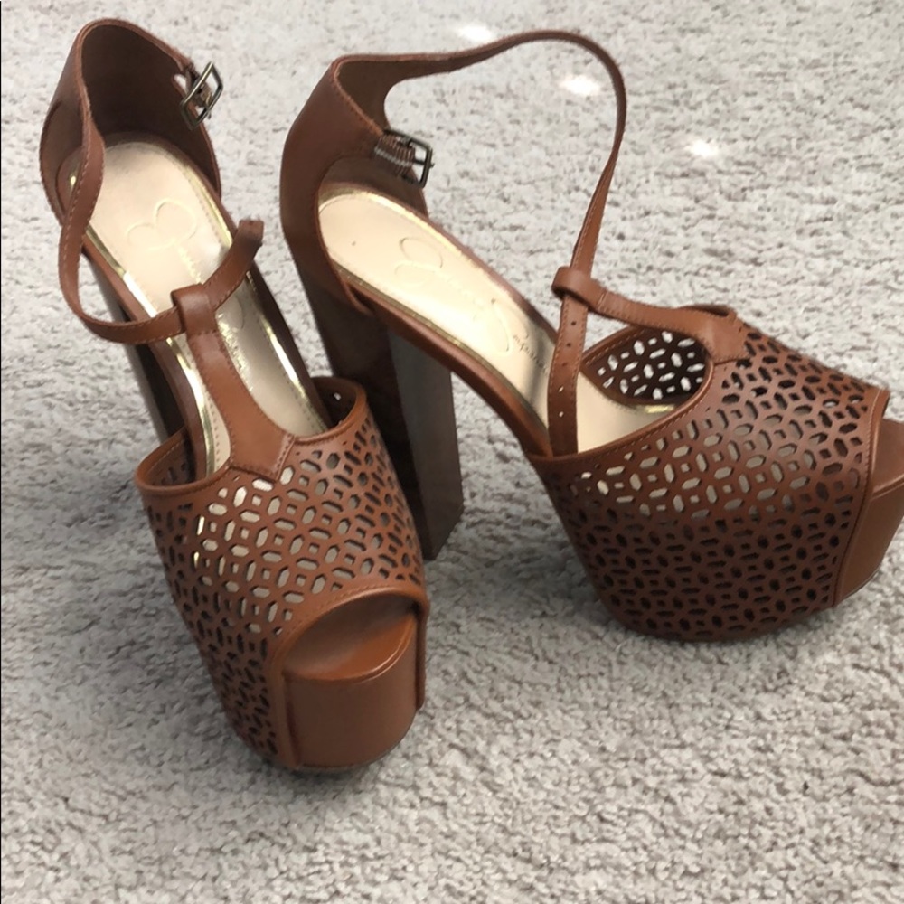 Camel heels Jessica Simpson